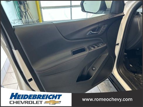 Certified 2022 Chevrolet Equinox RS w/ LPO, Floor Liner Package image 8