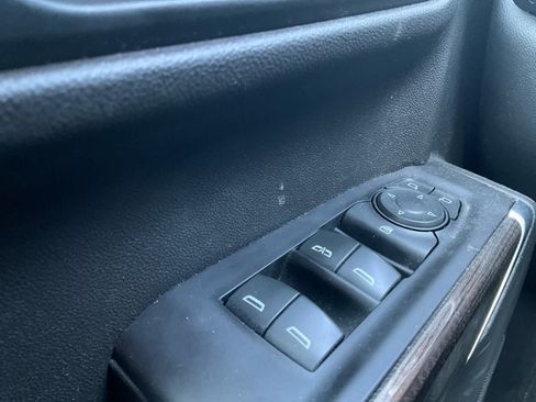 Used 2022 Chevrolet Silverado 1500 LT AWD/4WD image 18