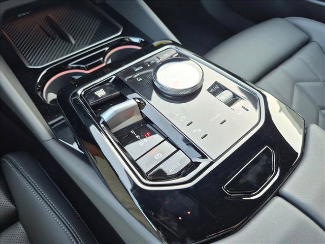 Used 2027 BMW 530i w/ M Sport Package RWD image 15