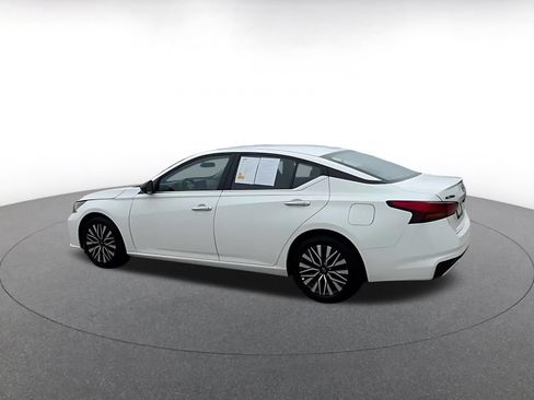 Used 2025 Nissan Altima 2.5 SV FWD image 10