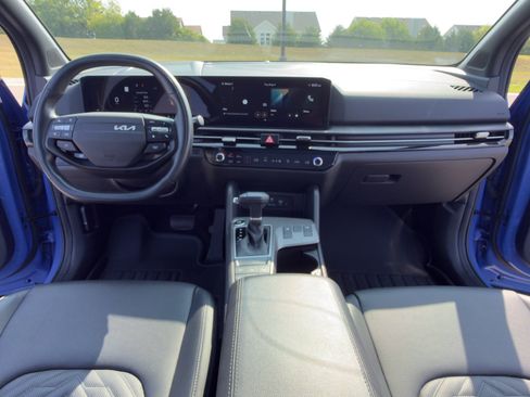 Used 2026 Kia Sportage X-Line w/ X-Line Technology Package AWD/4WD image 3