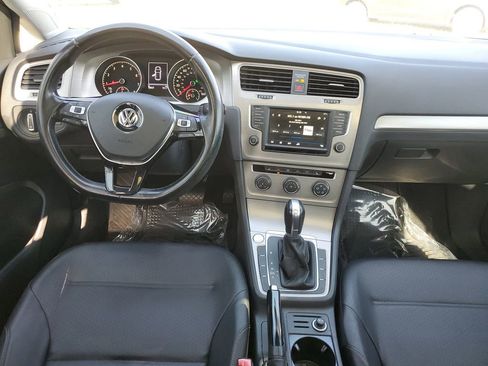 Used 2017 Volkswagen Golf S image 7