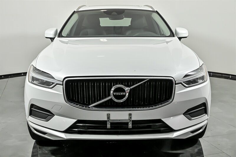 Used 2019 Volvo XC60 T6 Momentum w/ Multimedia Package AWD/4WD image 4