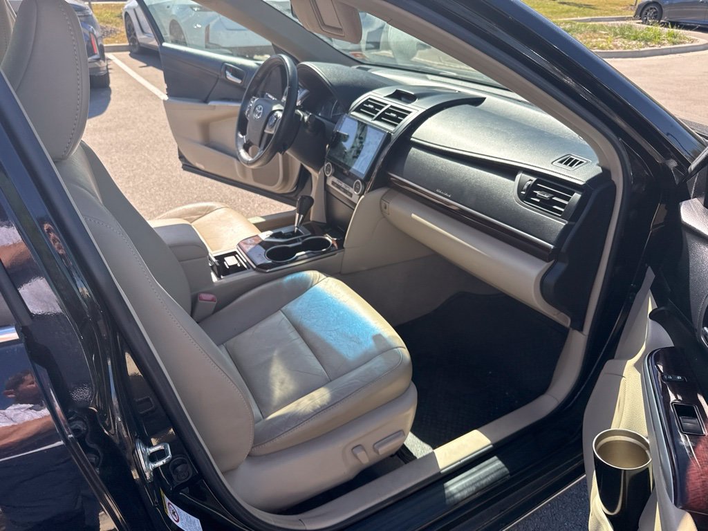 Used 2014 Toyota Camry XLE w/ Leather Package FWD image 21