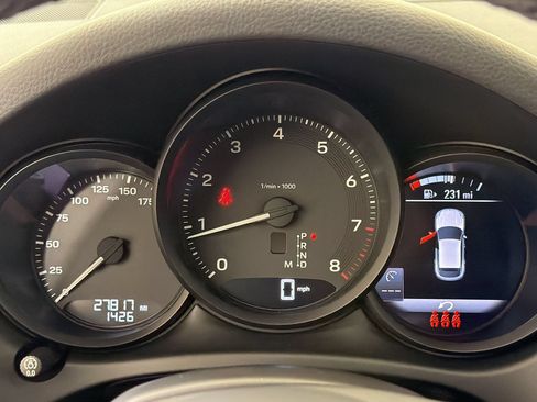 Certified 2024 Porsche Macan AWD/4WD image 23