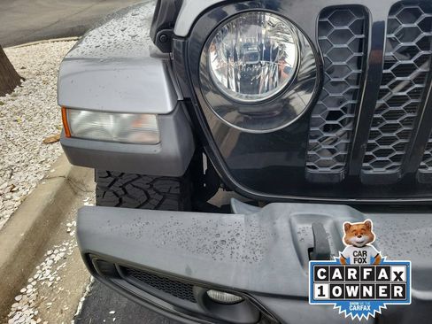 Used 2021 Jeep Gladiator Overland AWD/4WD image 7