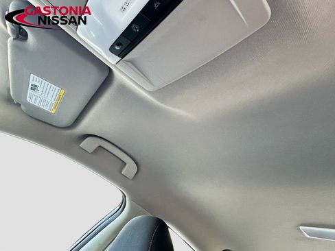 Used 2025 Nissan Sentra SR FWD image 27