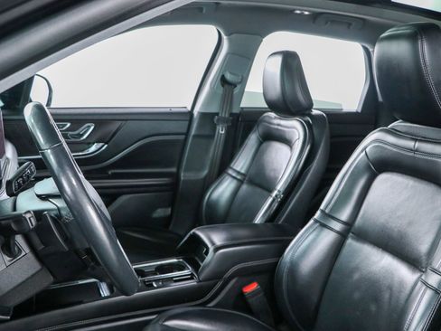 Used 2021 Lincoln Corsair AWD w/ Premium Package image 24