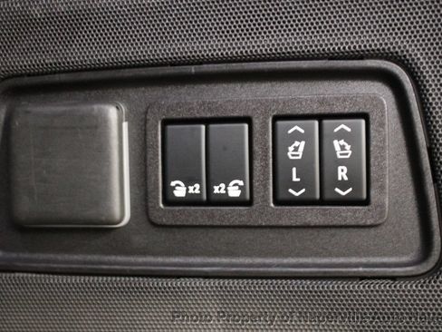 Used 2023 Cadillac Escalade ESV Premium Luxury AWD/4WD image 41