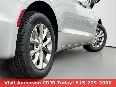 New 2026 Chrysler Pacifica Select AWD/4WD image 14