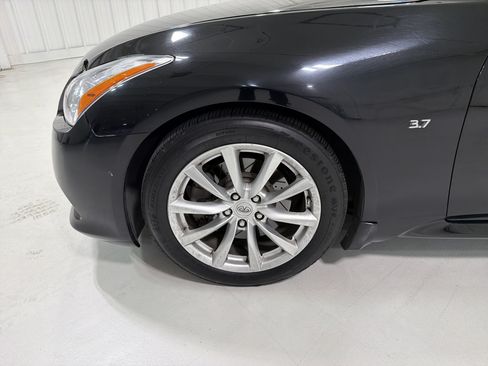 Used 2014 INFINITI Q60 Convertible w/ Premium Package RWD image 9