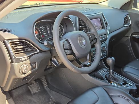 Used 2020 Jeep Cherokee Latitude Plus FWD image 12