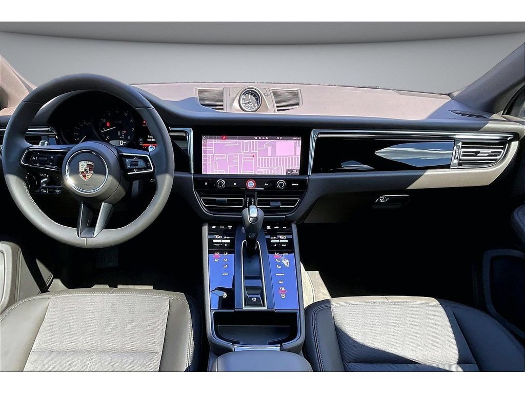 Used 2026 Porsche Macan AWD/4WD image 19