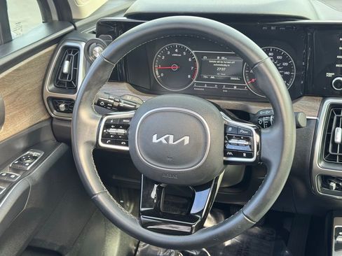 Used 2022 Kia Sorento EX w/ Panoramic Sunroof Package image 19