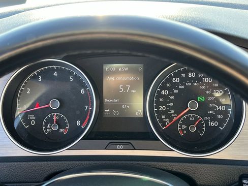 Used 2015 Volkswagen Golf S image 17