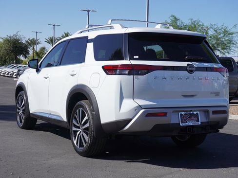Certified 2025 Nissan Pathfinder Platinum AWD/4WD image 3