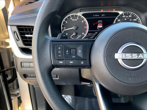 Used 2023 Nissan Rogue SV image 23