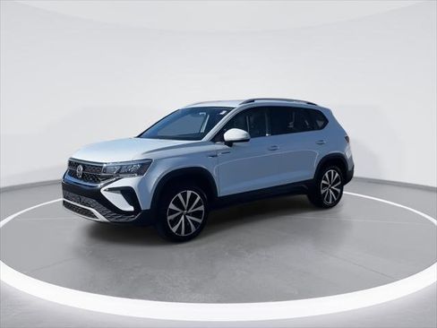 Certified 2022 Volkswagen Taos SE AWD/4WD image 4