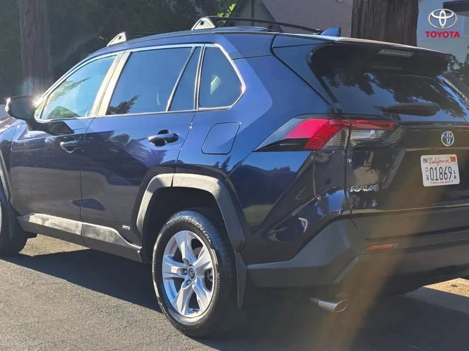 Used 2020 Toyota RAV4 XLE w/ Convenience Package AWD/4WD image 9