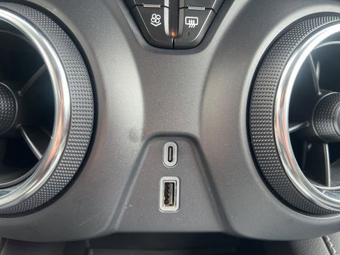 Used 2025 Chevrolet Blazer LT image 21