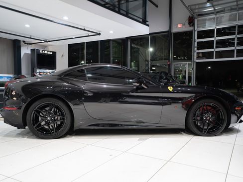 Used 2015 Ferrari California T image 45