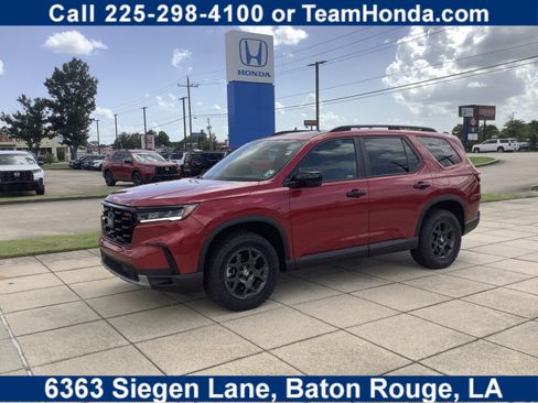 Certified 2025 Honda Pilot TrailSport image 1