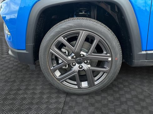 New 2025 Jeep Compass Limited w/ Sun & Sound Group AWD/4WD image 16
