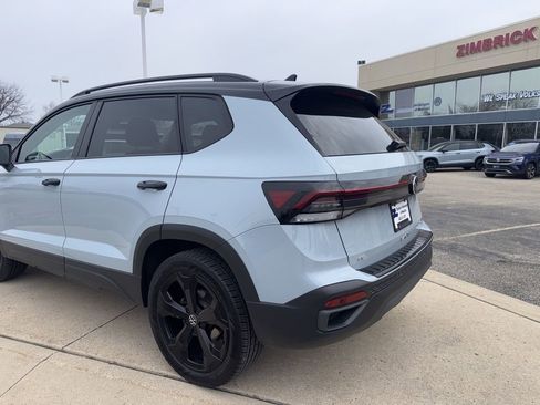 Certified 2025 Volkswagen Taos SE AWD/4WD image 5