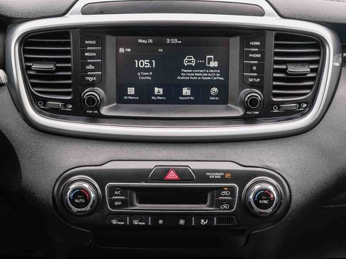 Used 2019 Kia Sorento FWD V6 image 14