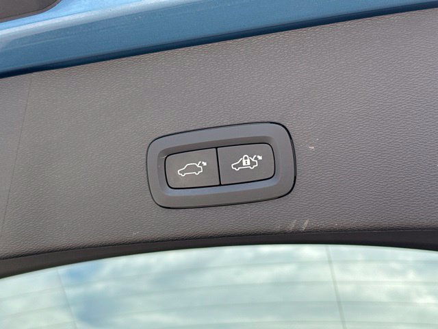 Certified 2023 Volvo C40 Recharge Core AWD/4WD image 36