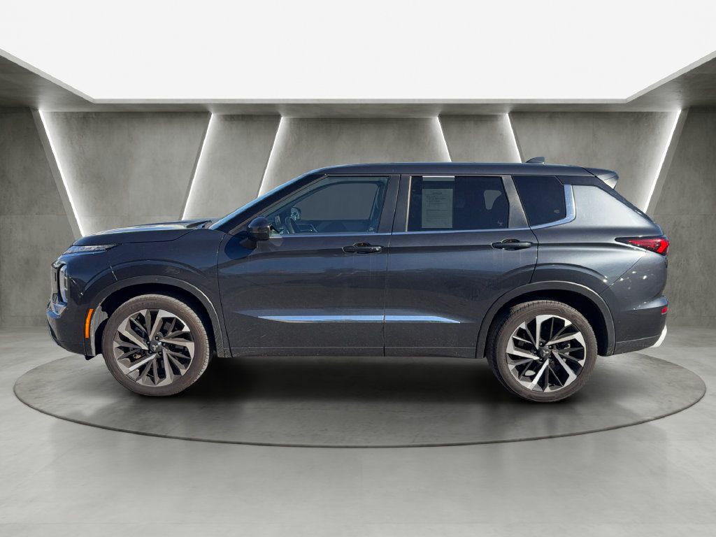 Used 2024 Mitsubishi Outlander SE AWD/4WD image 2