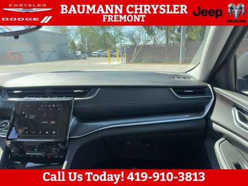Used 2023 Jeep Grand Cherokee L Laredo w/ Luxury Tech Group I AWD/4WD image 13