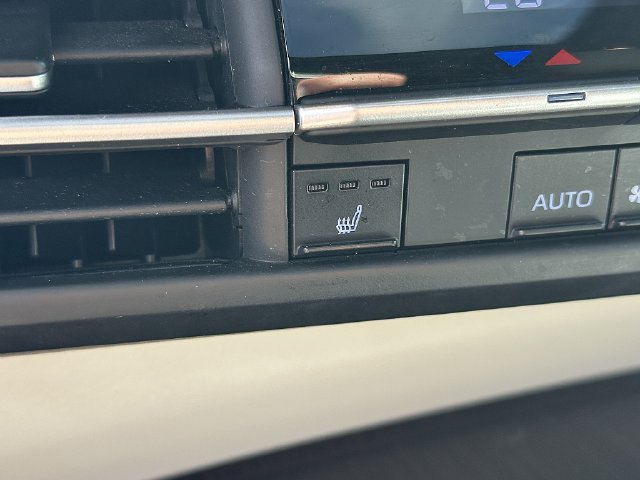 Used 2021 Toyota Sienna XLE FWD image 32
