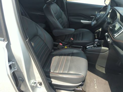 Used 2019 Nissan Kicks SR w/ SR Premium Package FWD image 35