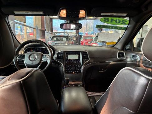 Used 2018 Jeep Grand Cherokee Overland image 29