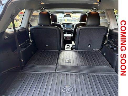 Used 2019 Toyota Highlander XLE AWD/4WD image 8
