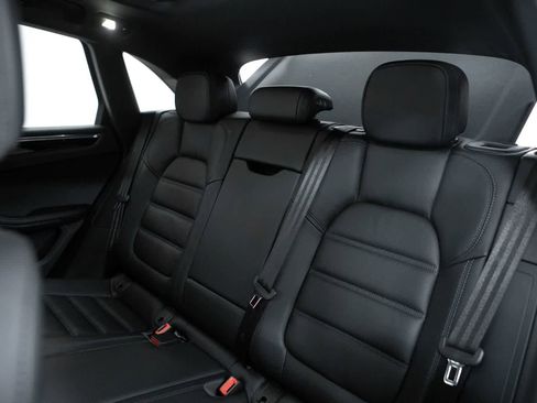 Certified 2026 Porsche Macan AWD/4WD image 38