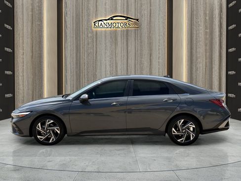 Used 2025 Hyundai Elantra SEL FWD image 4