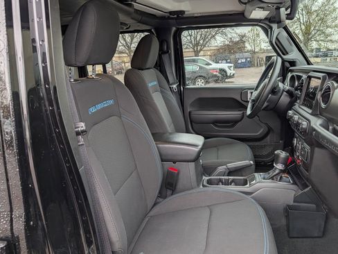 Used 2022 Jeep Wrangler Unlimited Rubicon 4xe w/ Cold Weather Group AWD/4WD image 19