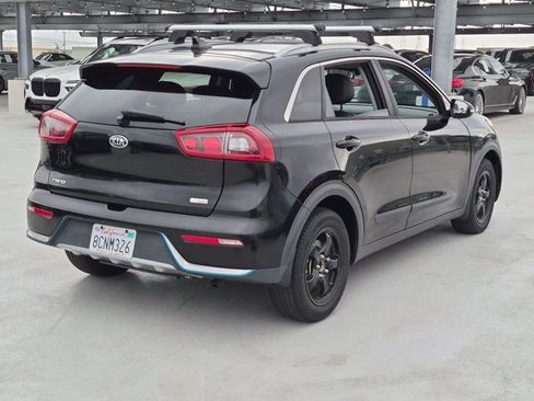Used 2018 Kia Niro EX FWD image 5