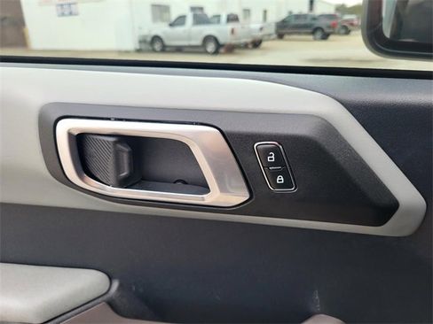 Used 2023 Ford Bronco Badlands image 12
