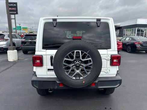 Used 2025 Jeep Wrangler Unlimited Sahara AWD/4WD image 4