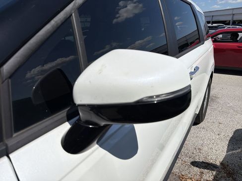 Used 2022 Kia Carnival LX FWD image 5