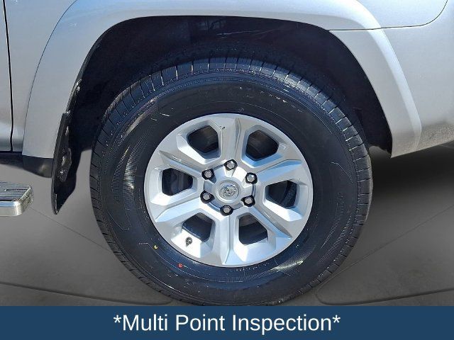 Used 2022 Toyota 4Runner SR5 AWD/4WD image 10