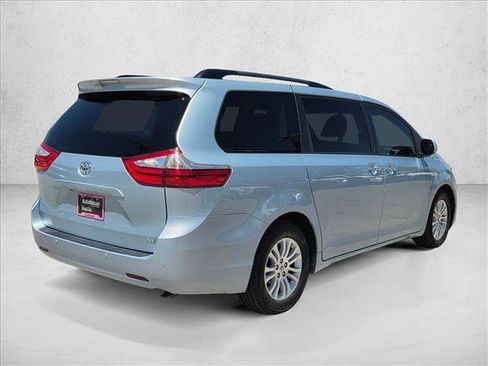 Used 2015 Toyota Sienna XLE w/ XLE Navigation Package FWD image 5