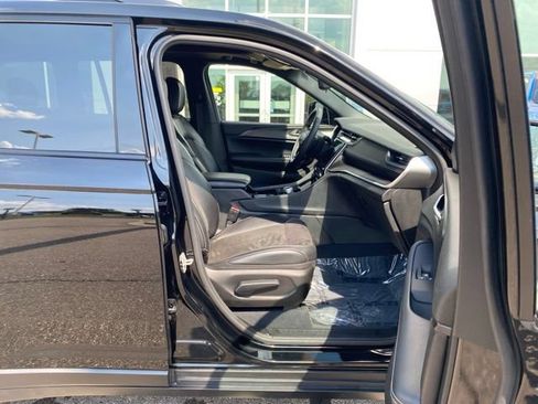 Certified 2023 Jeep Grand Cherokee Altitude AWD/4WD image 34
