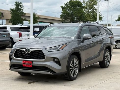 Used 2025 Toyota Highlander Limited AWD/4WD image 8