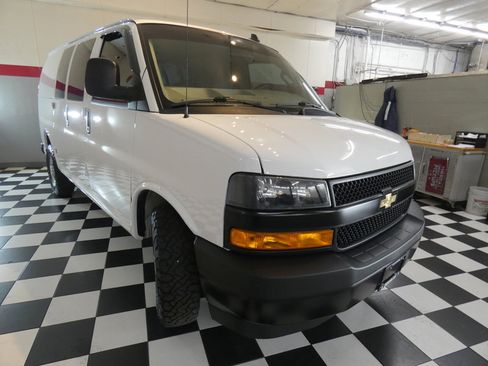 Used 2023 Chevrolet Express 2500 w/ Driver Convenience Package RWD image 3