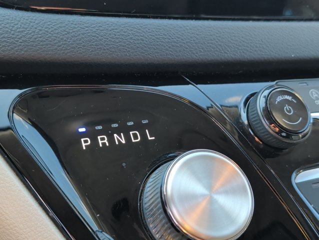 Used 2021 Chrysler Voyager Lxi FWD image 9