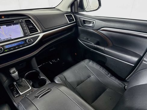 Used 2014 Toyota Highlander Limited Platinum FWD image 28